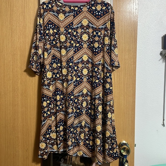 Espresso 3X V neck criss cross front tunic floral abstract Aztec print - Picture 7 of 10